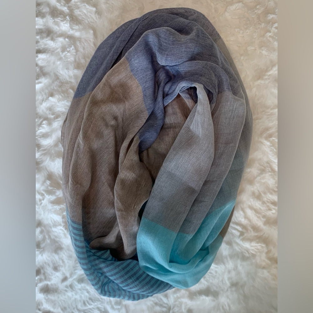 Blue and Gray Gradient Scarf
